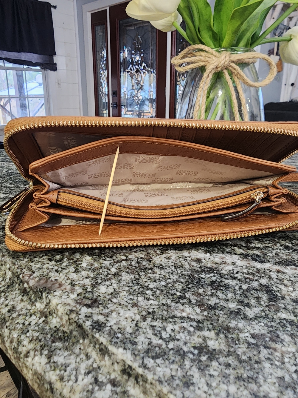 Michael Kors Black and Tan Tote with Matching Tan Wallet- NWOT - Picture 12 of 15